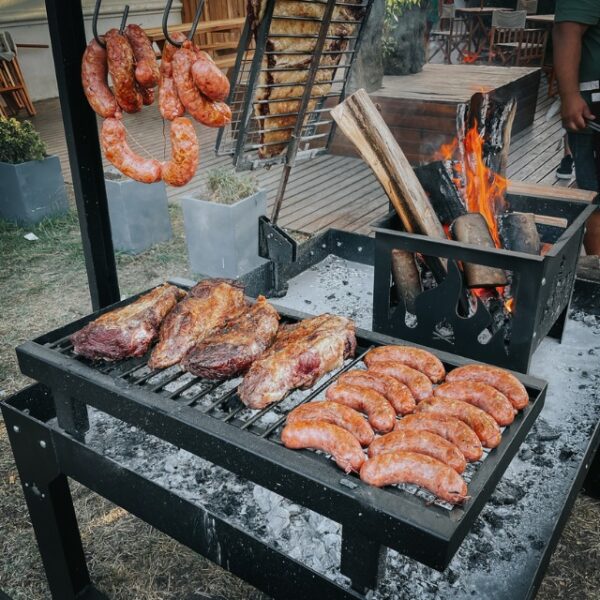 Barbacoa de exterior con múltiples accesorios - Imagen 9
